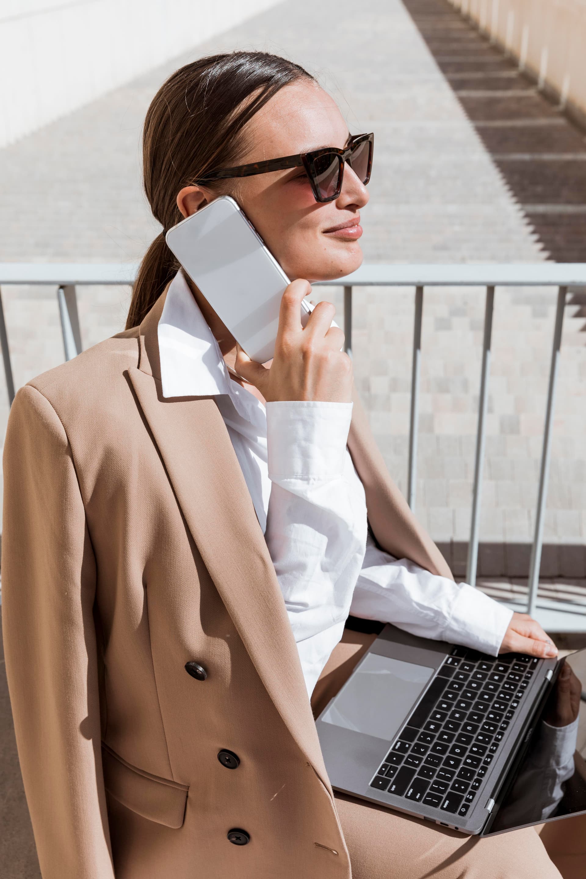woman talking to a voice ai agent on the phone in a cofee
